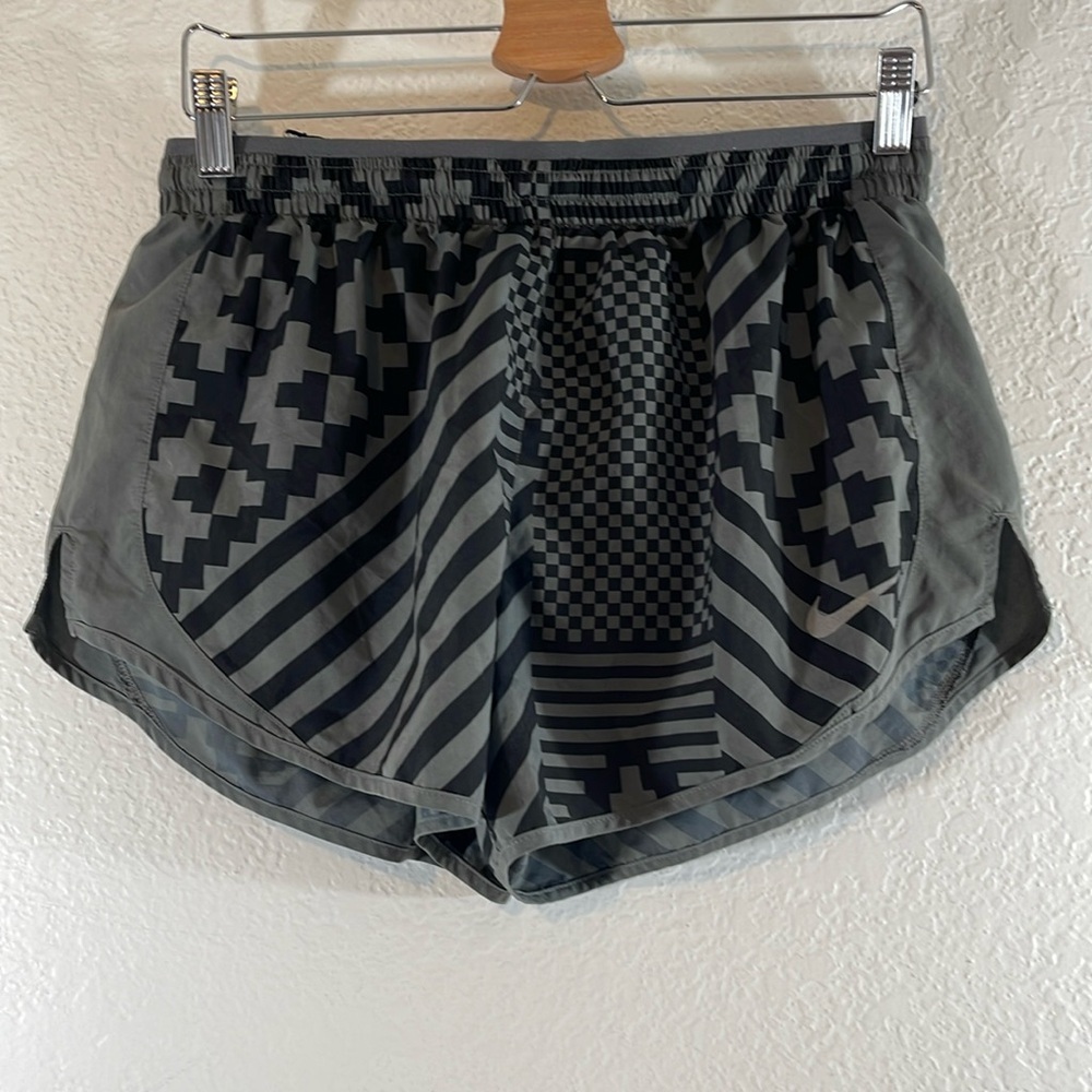 NIKE TEMPO LUX RUNWAY SHORT GREY Adjustable Waist & Back Zipper Pocket Size M - Picture 2 of 11